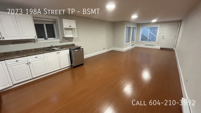 Photo du bâtiment - Spacious 2 Bedroom Suite in Langley