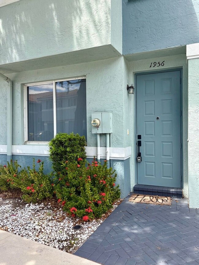 Cozy 3/2.5 Townhome in Convenient Location - Cozy 3/2.5 Townhome in Convenient Location