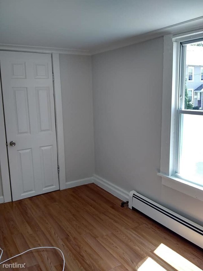 Foto del edificio - 3 br, 1 bath Apartment - 9A Maple St
