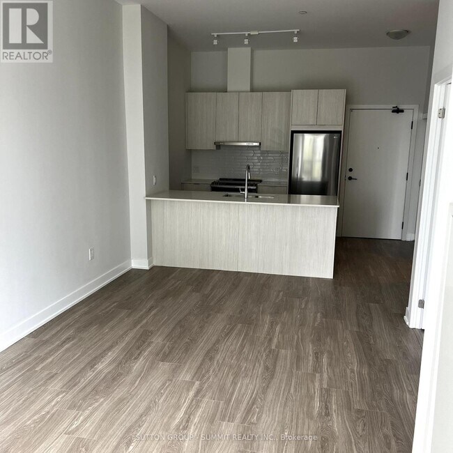 Building Photo - 430-430 Square One Dr