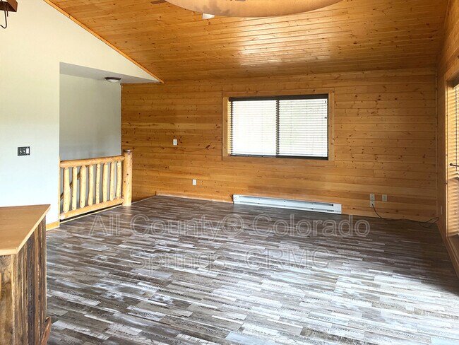 Foto del edificio - 14515 Columbine Cir
