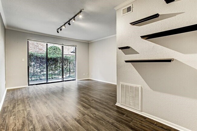 Foto del edificio - 2400 N Braeswood Blvd