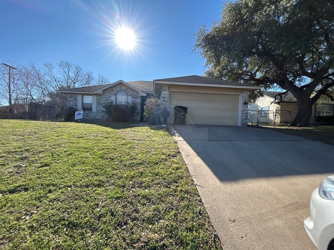 Primary Photo - 5112 Parkwood Drive, Killeen