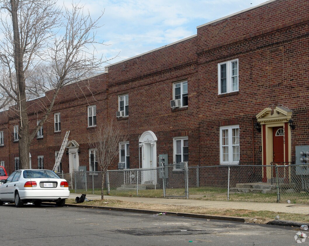 Building Photo - 1717 Capitol Ave NE
