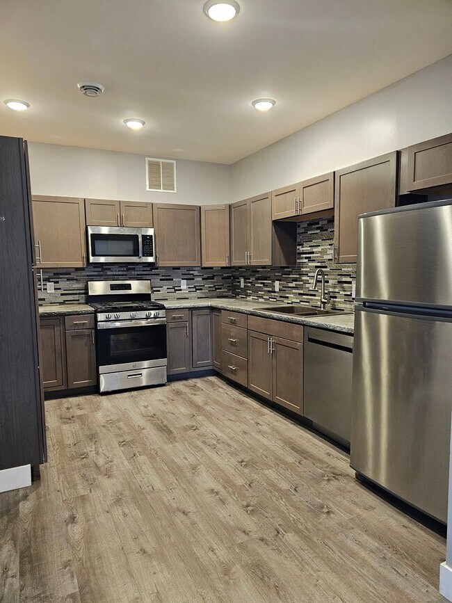 Building Photo - 122 S Main St