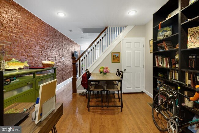 Foto del edificio - 418 E Flora St