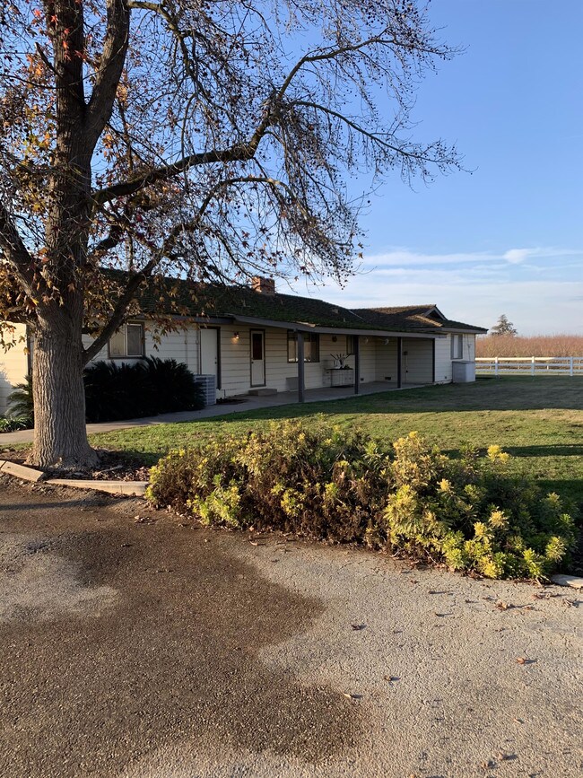 Building Photo - 2815 S Rolinda Ave