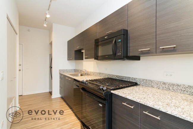 Foto del edificio - 805 N LaSalle Dr