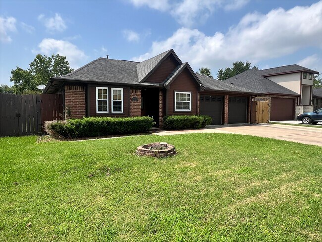Building Photo - 11730 Alamo Dr