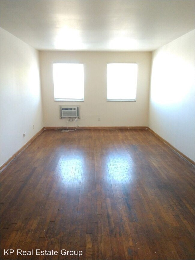 Foto del edificio - 1 br, 1 bath Apartment - 5827 N Meadows Blvd