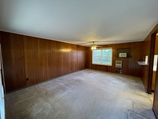Building Photo - Beautiful Private 1 Bedroom 2 Bathroom Home!