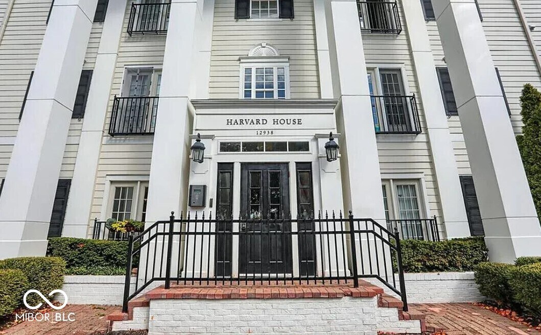 Foto principal - 12938 University Crescent