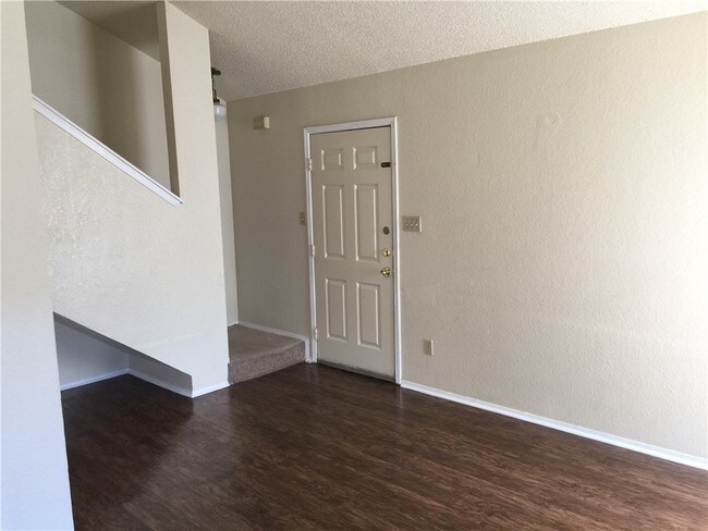 Foto del edificio - 2221 Katy Ln