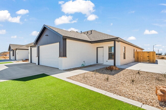 Foto del edificio - Like new townhome in Frenship East!