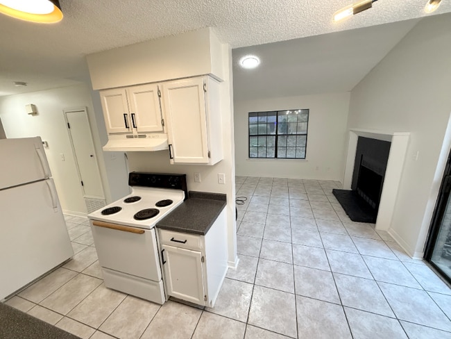 Building Photo - 9345 Chisholm Rd