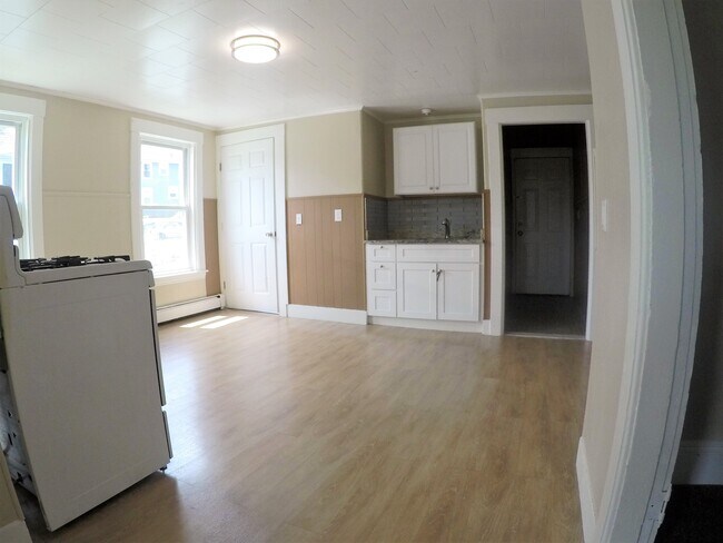 Kitchen - 606 Westminster St