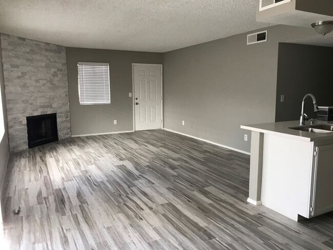 Building Photo - two bedroom two bath condo in Green Valley