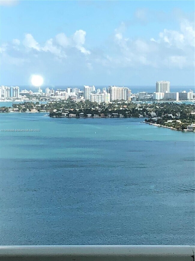 Building Photo - 1900 N Bayshore Dr