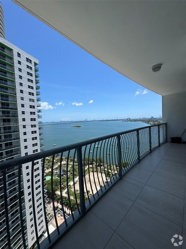 Building Photo - 1750 N Bayshore Dr