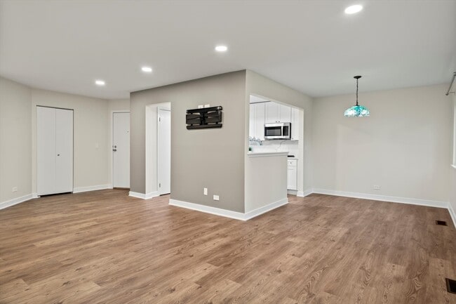 Building Photo - 251 Appletree Ct