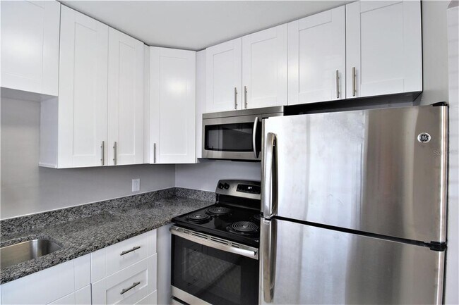 Foto del edificio - 3001 Bee Ridge Rd