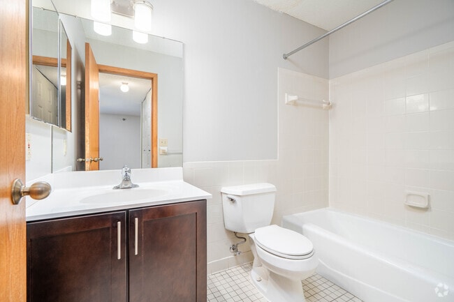 1BR, 1BA - 758SF - Bathroom - Brier Creek Apartments