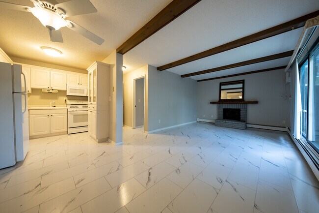 Foto del edificio - 7186 72nd Ln N