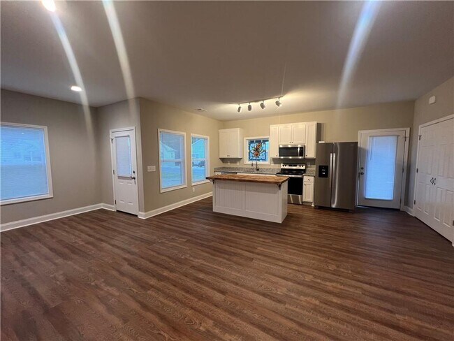 Building Photo - 536 Liberty Pk Dr