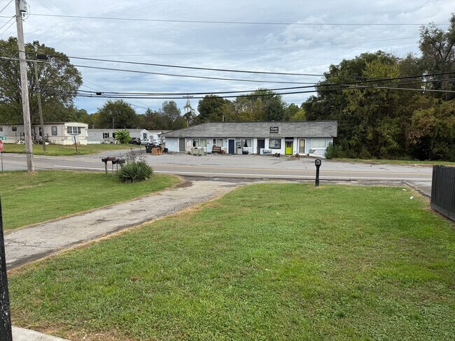 Foto del edificio - **1/2 OFF 1st Month Rent- 2 bedroom 1 bath...