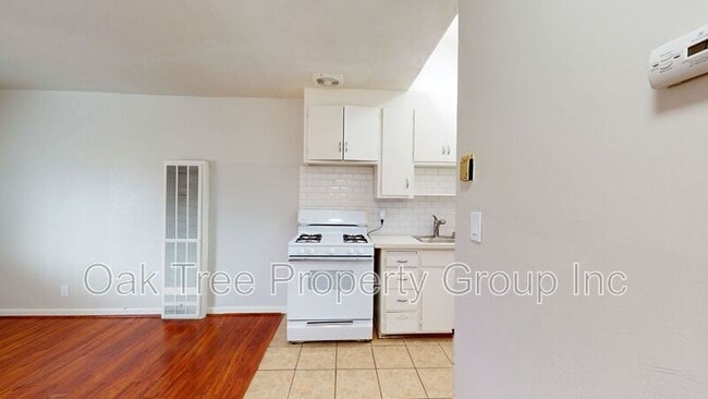 Building Photo - 945 S 45th St