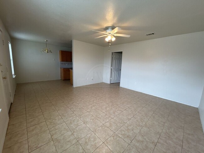 Building Photo - 1505 Dugger Cir