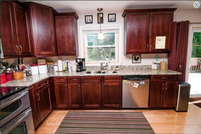 Building Photo - 7302 Gladstone Dr