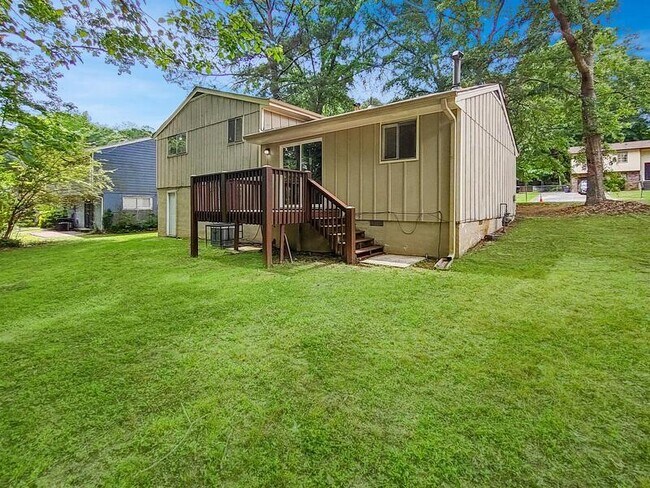 Foto del edificio - 6675 Cedar Hurst Trail