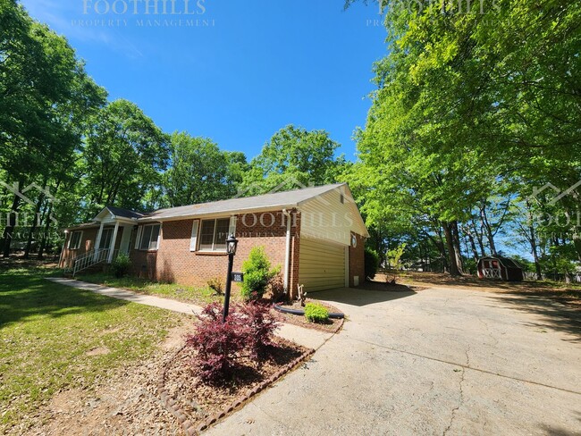 Building Photo - Freshly Renovated 3BR Ranch in Cul-de-Sac ...