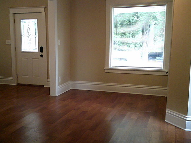 Building Photo - Great 4 bedroom 1.1 bath and 1 car garage