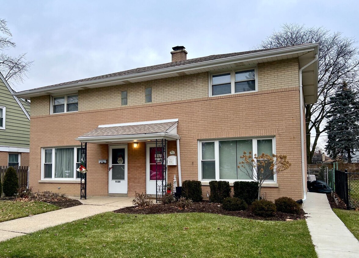 Foto principal - Dreamy 2 Bedroom, 1 Bathroom Townhome in t...