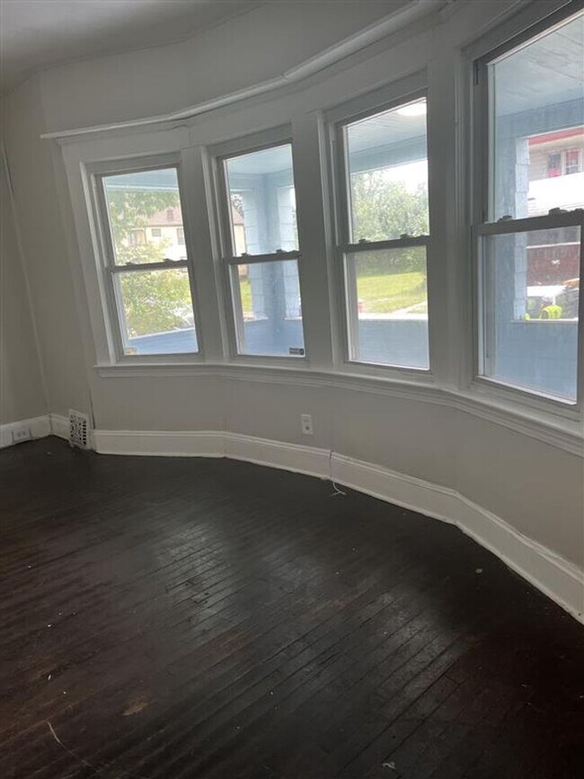 Foto del edificio - 11611 Fairport Ave