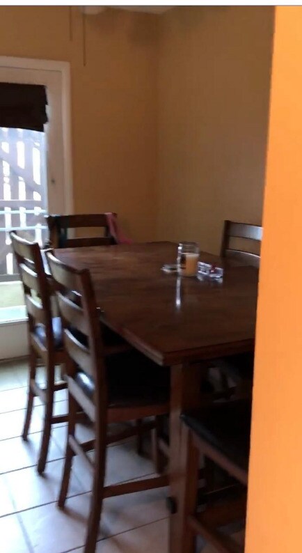 Comedor - 935 W Whitehall Rd