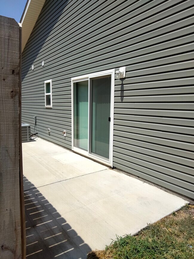 Building Photo - 308 Wolfe Dr