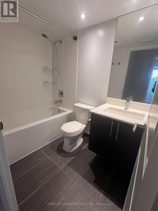 Photo du bâtiment - 400 Adelaide St E