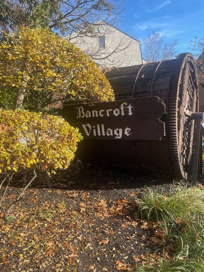 Building Photo - Lovely Townhome in Bancroft Village