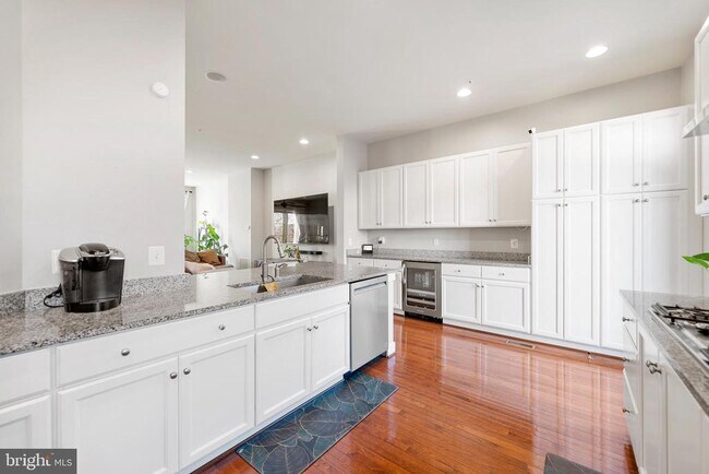 Foto del edificio - 710 E Howell Ave