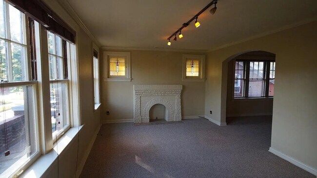 Building Photo - 3628 Fillmore St