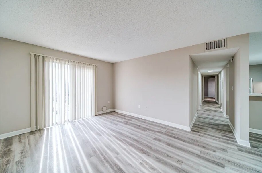 Foto del edificio - 350 Bryant Rd