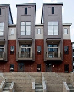 Building Photo - Bolivar Ct Townhome/Condos