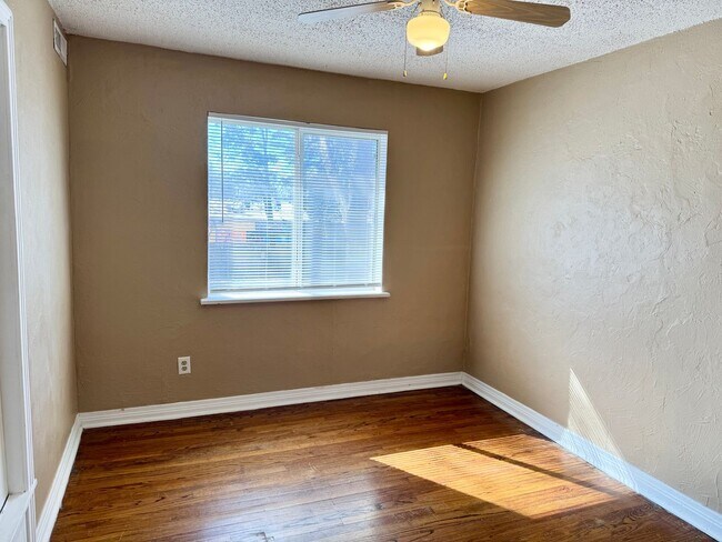 Foto del edificio - 1-Bedroom, newly remodeled 1-Bath Apartment steps from the Plaza District