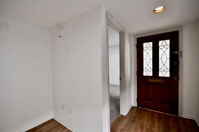Building Photo - 4404 Basswood Ln