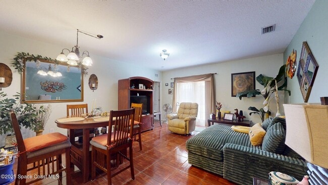 Building Photo - 824 Temple St