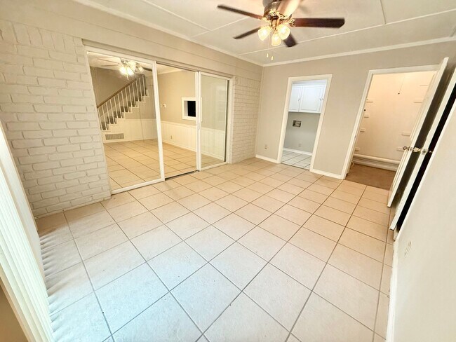 Foto del edificio - 3-bed/2-bath with 2-car Garage!