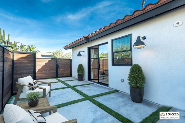 Patio Virtual Furniture - 18740 Merridy St